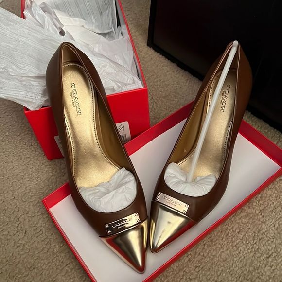 Coach Shoes Coach Zan Tmb Glz Leatherpatent Pumps Size 8 Bowery